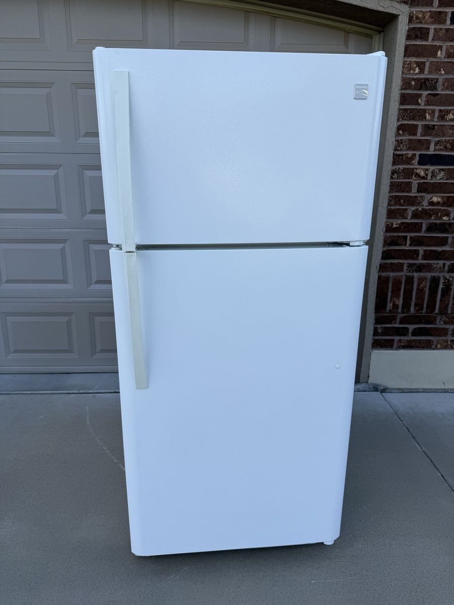 Kenmore White Top Freezer Refrigerator - Excellent Condition, Perfect for Garage or Extra Storage