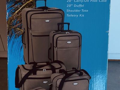 "Brand New" 5 Piece luggage set