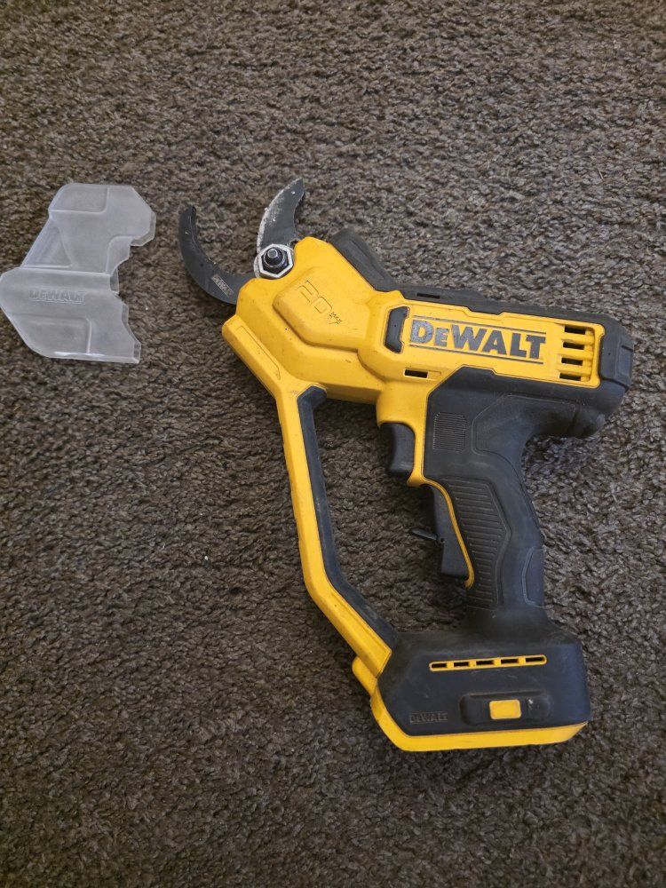 DEWALT DCPR320B 20V MAX 1.5 in. Cordless Battery Powered Pruner (Tool Only)