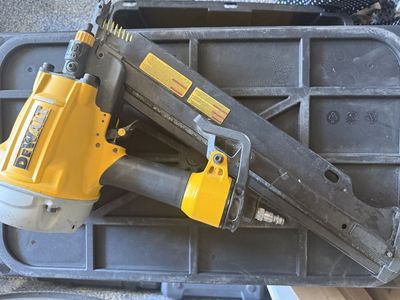 Dewalt Pneumatic Framing Nail Gun 21-degree collated