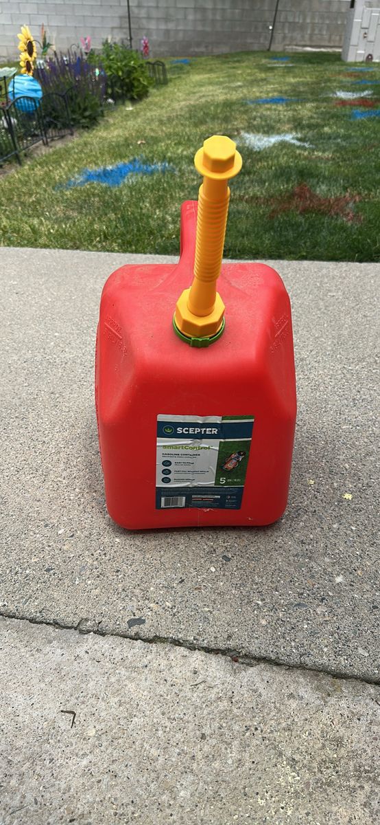 Gas can 5 gallons