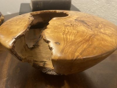 1995 - Luis Loyola Signed Studio Art Bowl Olive