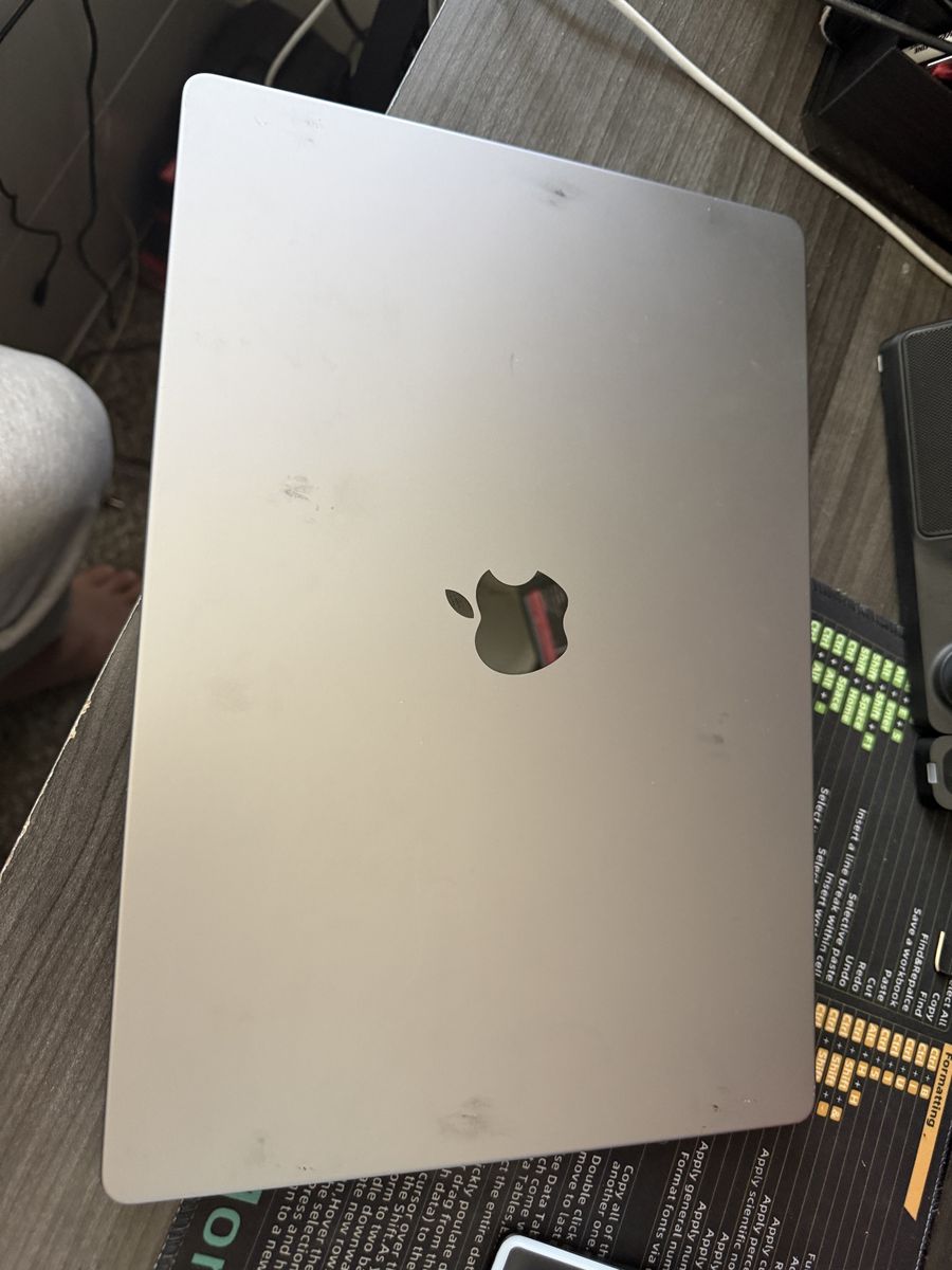 Apple MacBook Pro 14" M1 Pro (10-Core, 16GB RAM, 2021) Silver Laptop MKGP3LL/A
