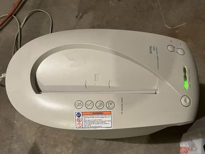 Royal VF810 10-Sheet Crosscut Paper Shredder