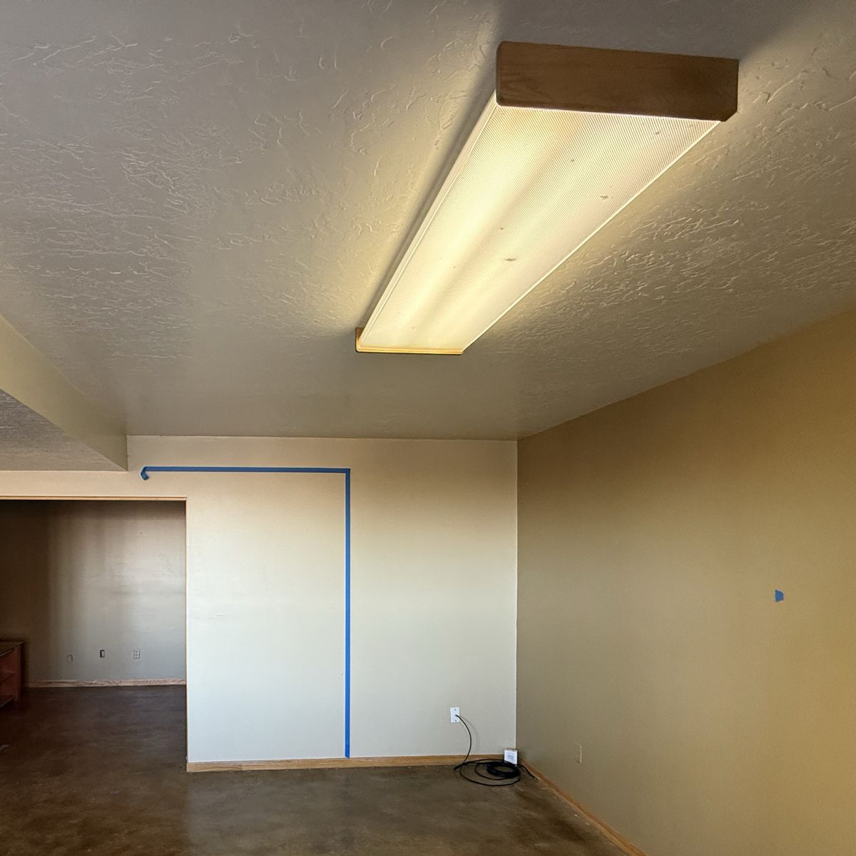 Florescent 4 Ft Tube Lights (2 Of Them)