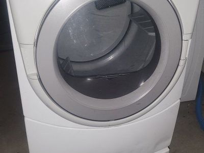 Whirlpool Duet Gas Dryer with Pedestal