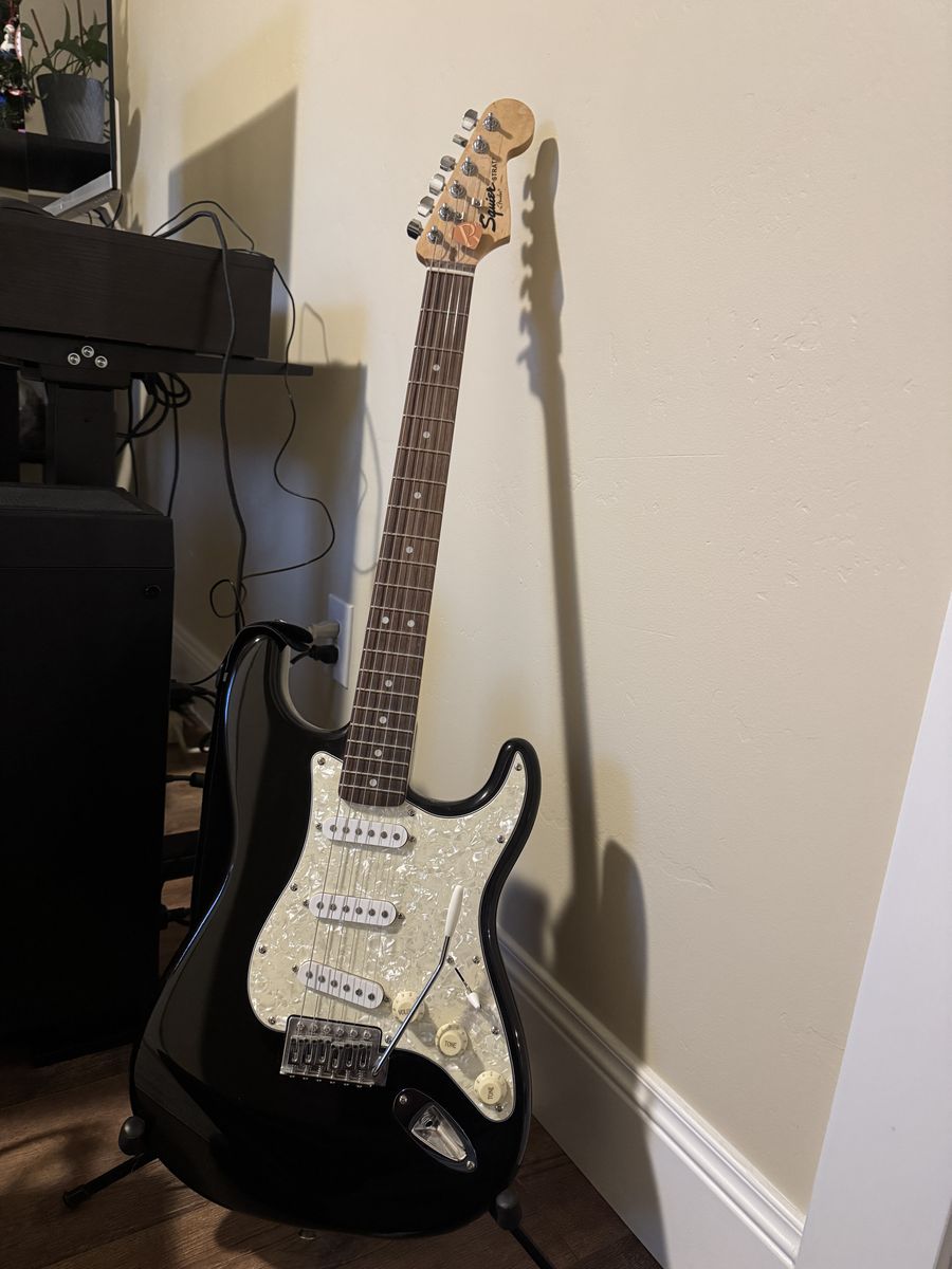 Squier Sonic Strato Electric Black Guitar With Squier SP10 Amp