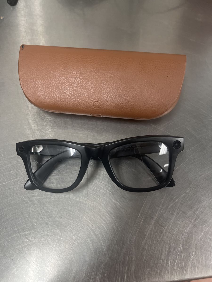 Broken/cracked rim meta wayfarer glasses