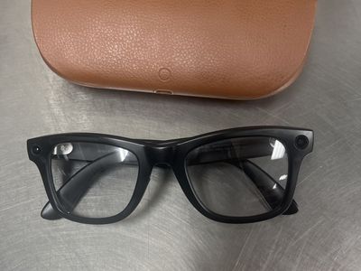 Broken/cracked rim meta wayfarer glasses
