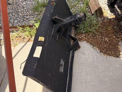 Skidsteer quickconnect trailer hitch attachment