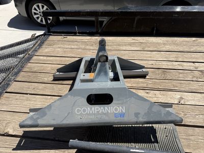 B&W Companion 5th Wheel base hitch