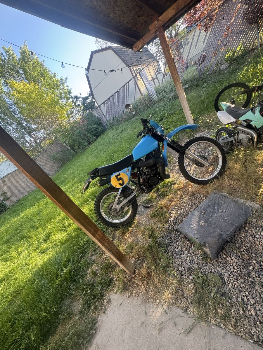 1980 yamaha  IT175 2 stroke starts right up  fun bike. hate to see it go but i think its time to get something a little bigger