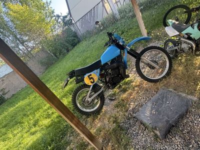 1980 yamaha IT175 2 stroke starts right up fun bike. hate to see it go but i think its time to get something a little bigger
