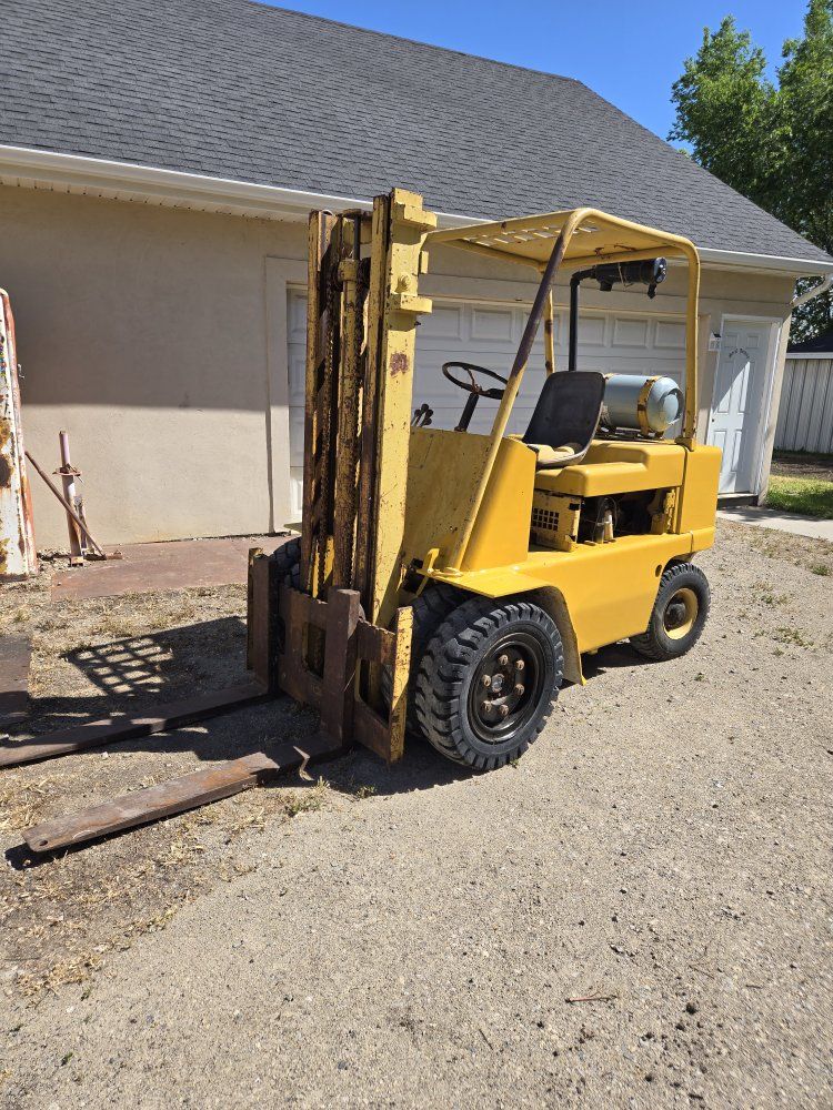 1969 caterpillar, forklift, 6000 pound capacity.