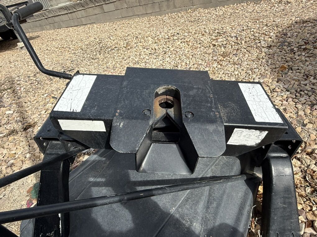 Curt 5th Wheel Hitch