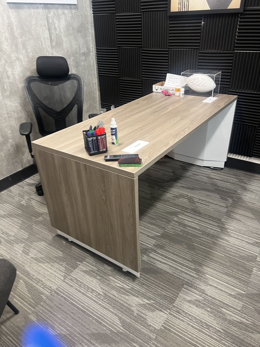 OFFICE DESKS FFOR SALE/ WILL NEED TO PICK UP