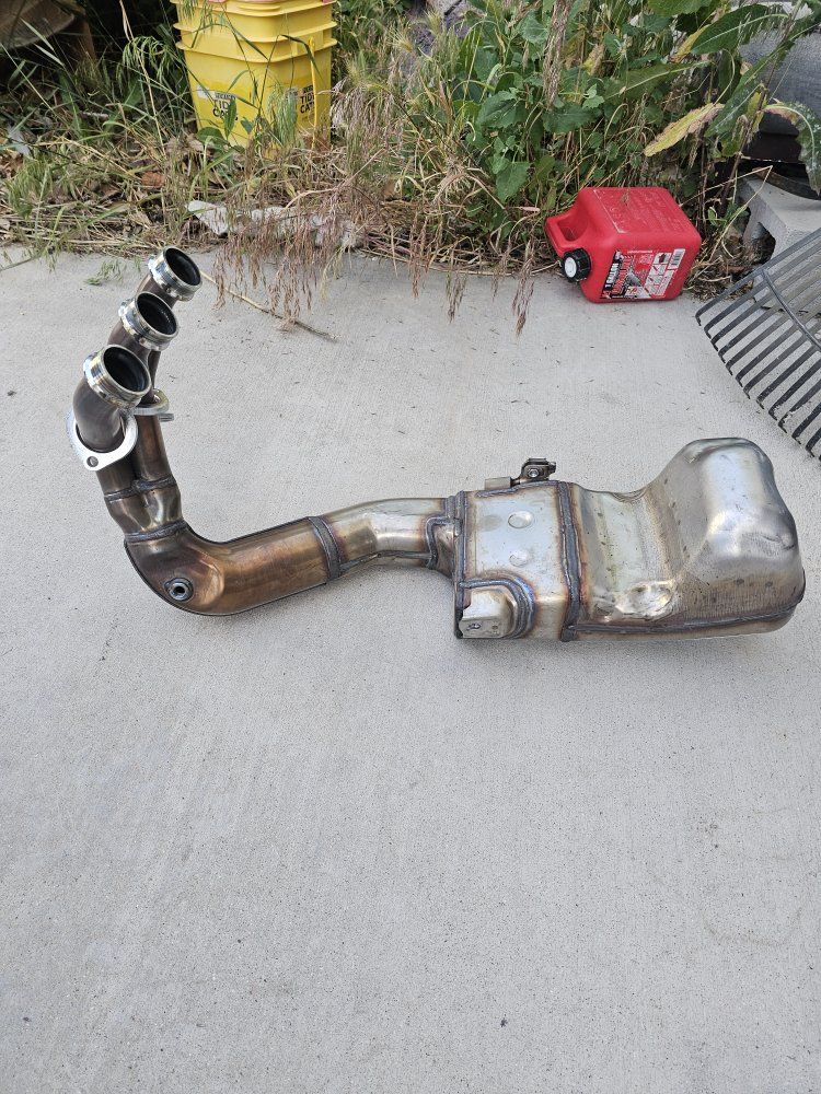 2023 MT-09 OEM exhaust with Cataylitic Converter