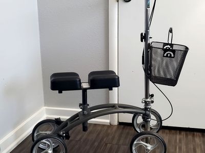 KNEE SCOOTER MOBILITY AID