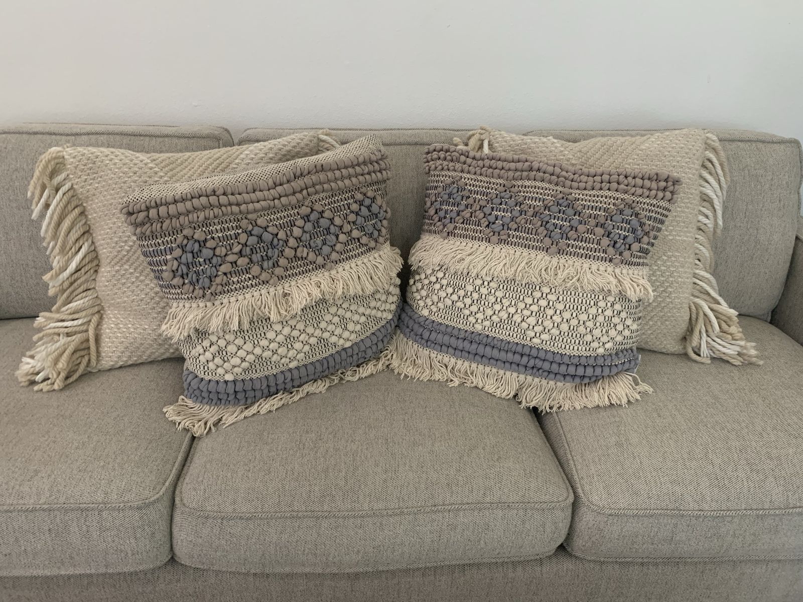 4 Throw Pillows