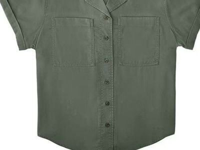 Sam's Club Women's Short Sleeve Button-Down Shirt with Pockets - Green, Size Medium New with tags