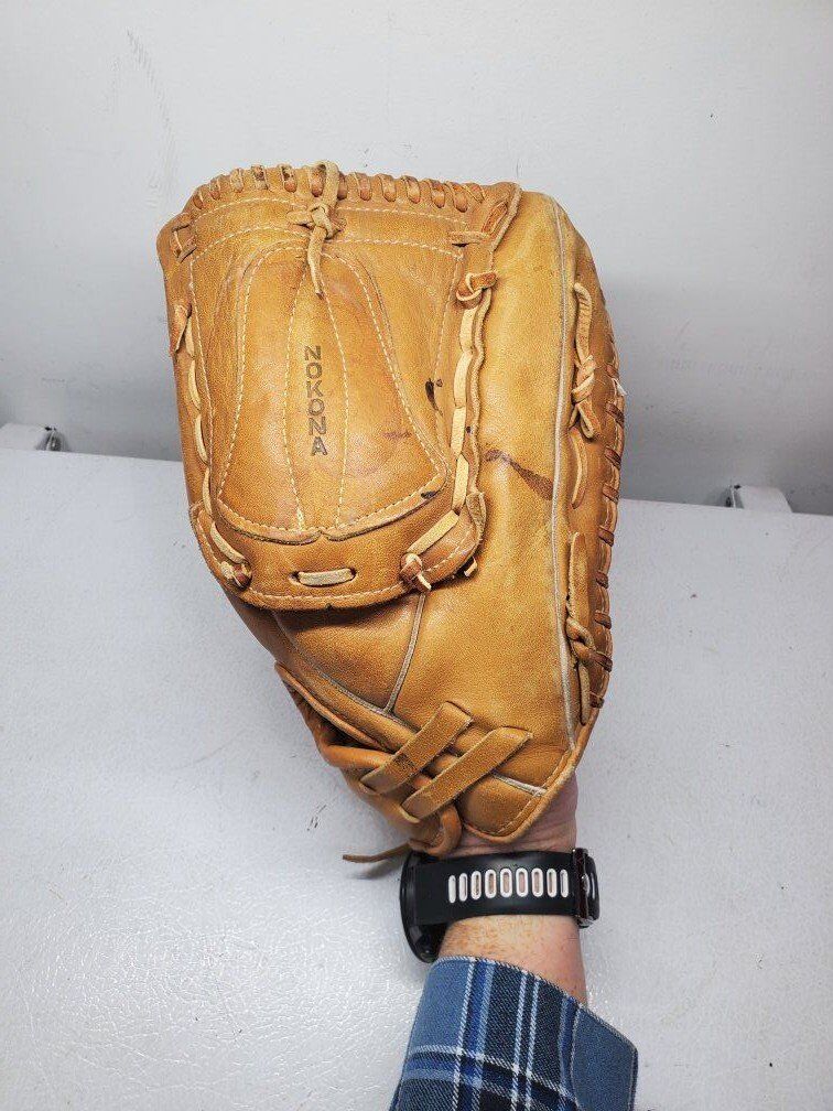 Awesome Vintage 1960s Nokona Baseball Mitt
