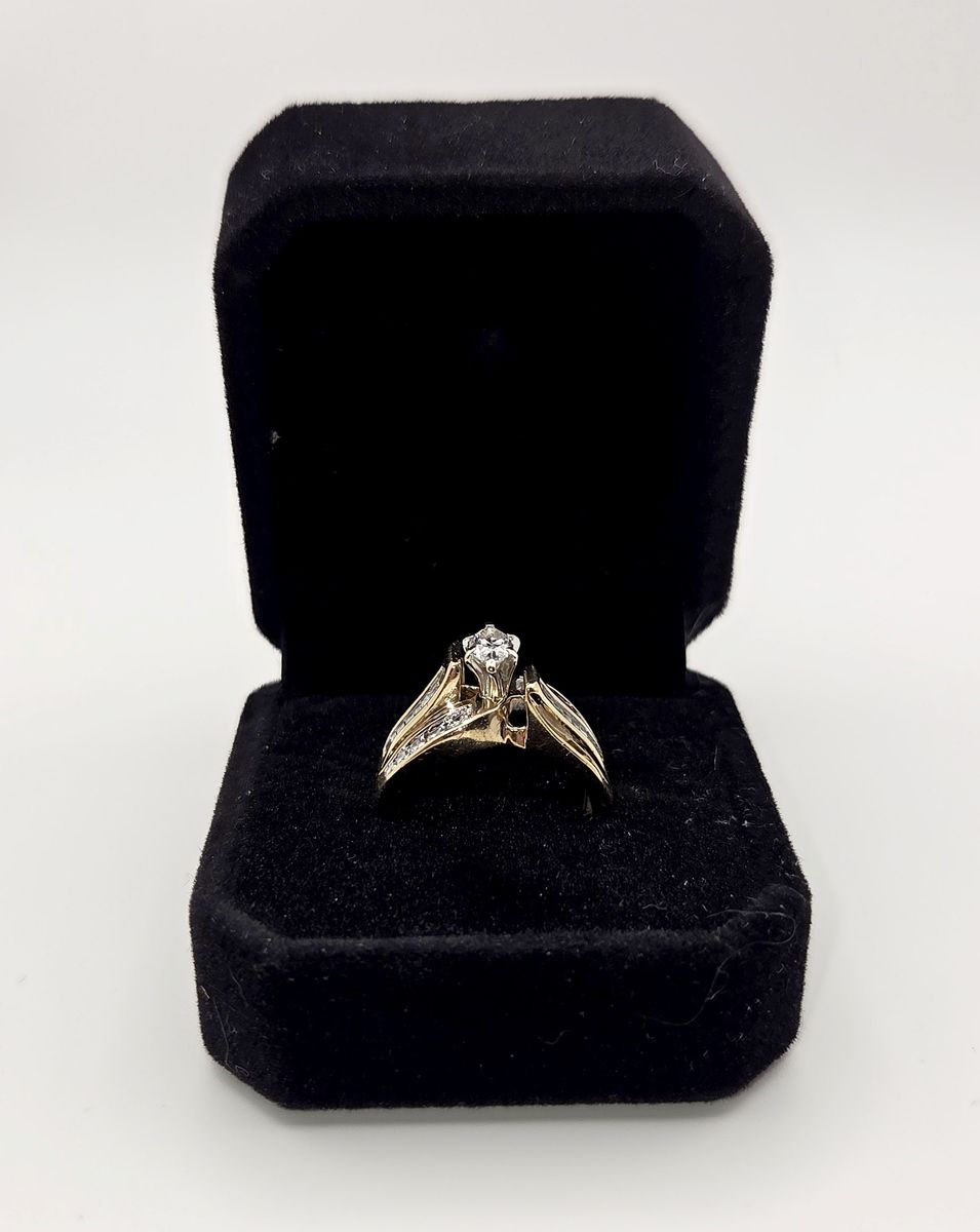 14k Marque Wedding Ring