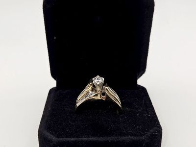 14k Marque Wedding Ring