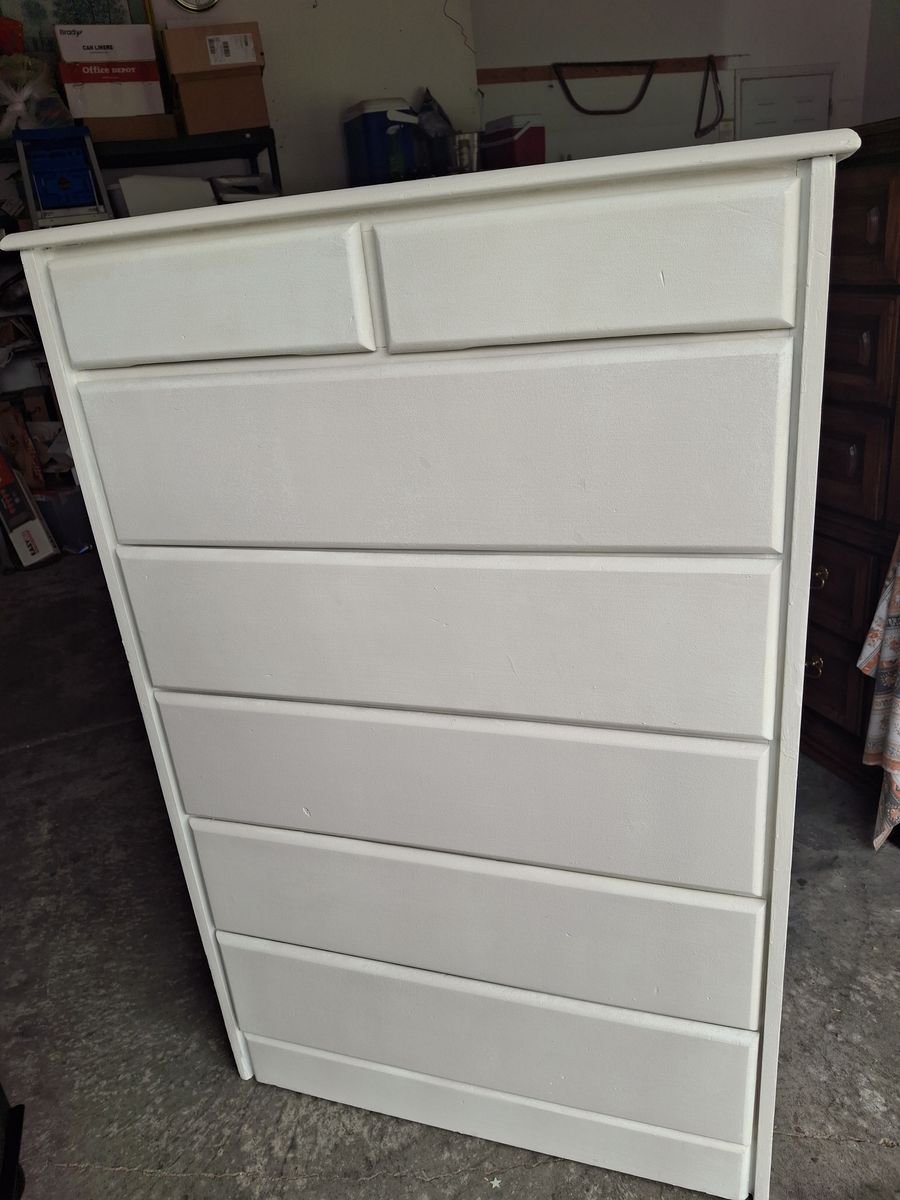 all wood 7 drawers dresser/antique white