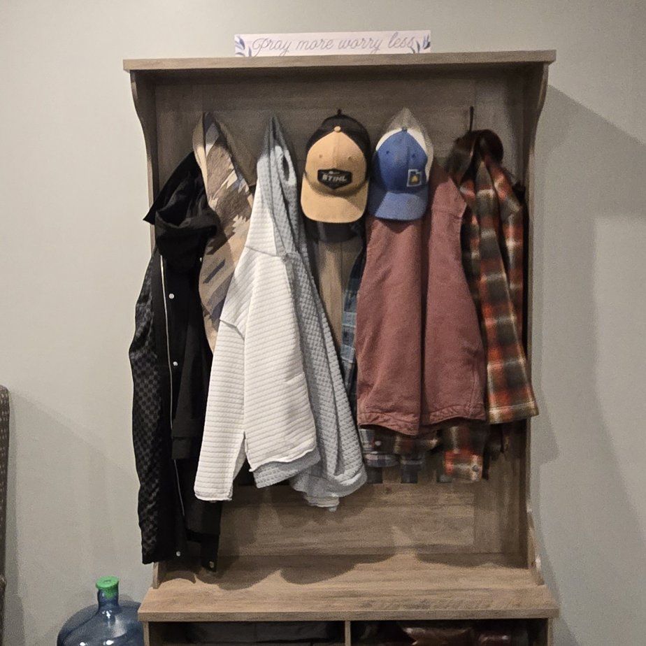 coat rack/shoe storage