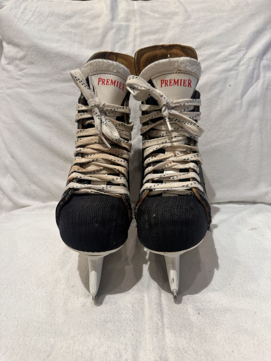 Bauer premier youth size 4, black hockey skates