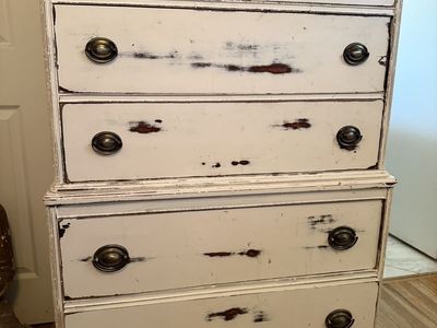 Distressesd white 6-drawer dresser