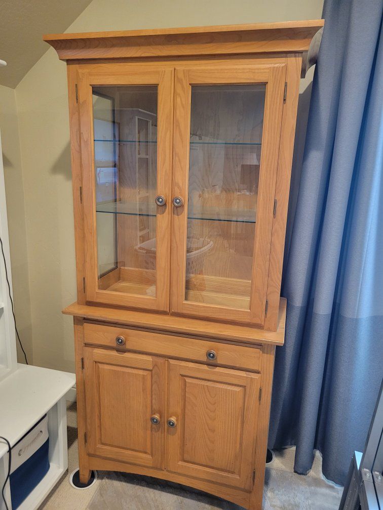 Solid Oak Wooden Hutch China Cabinet with Glass Display Shelves and Lower Storage