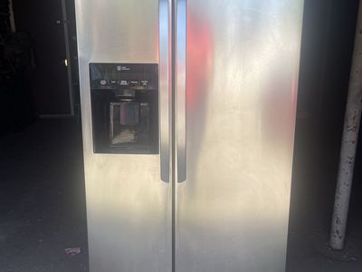 LG Side‑by‑Side Refrigerator with icemaker and wat