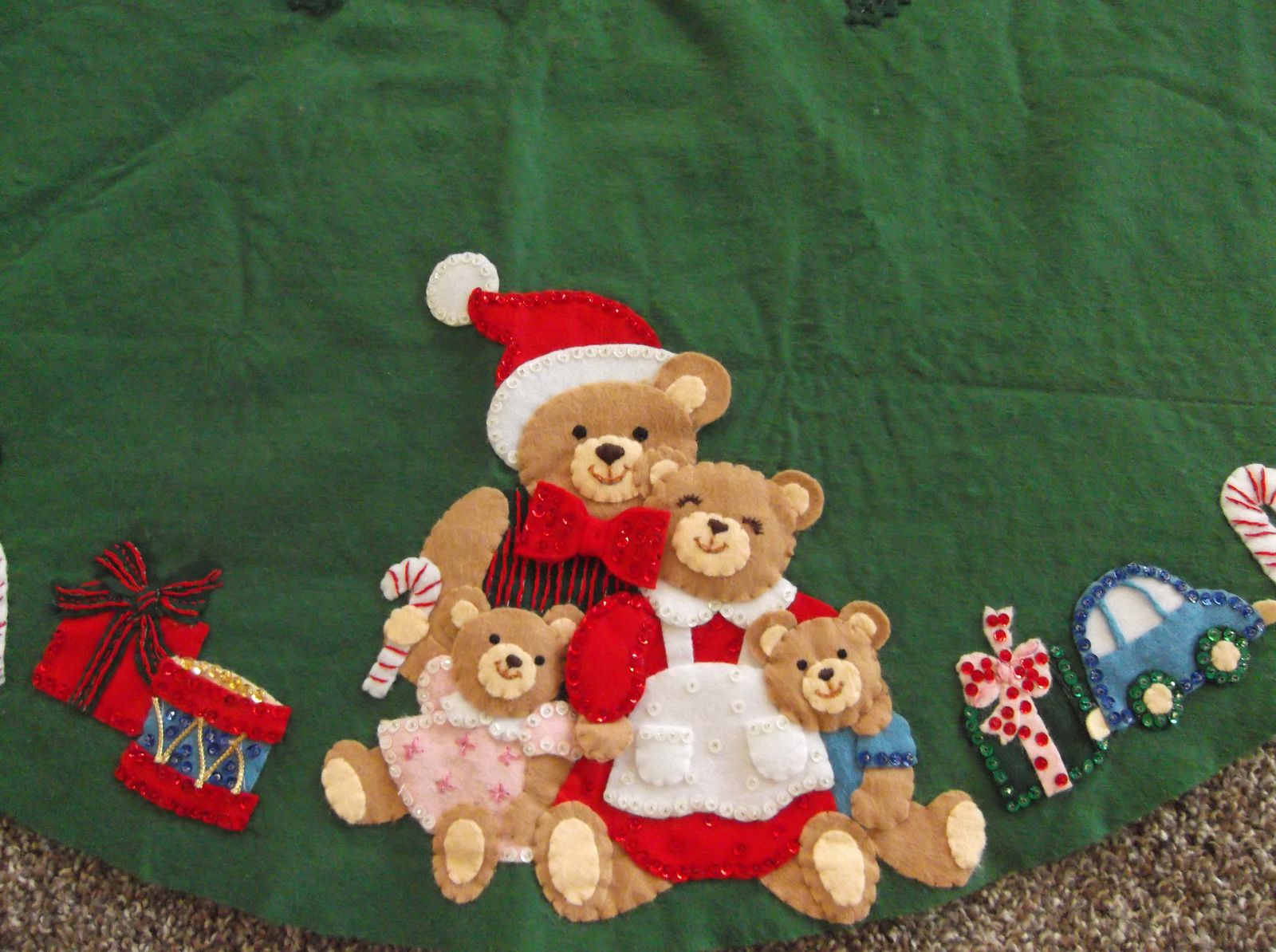 Teddy Bear Family felt tree skirt