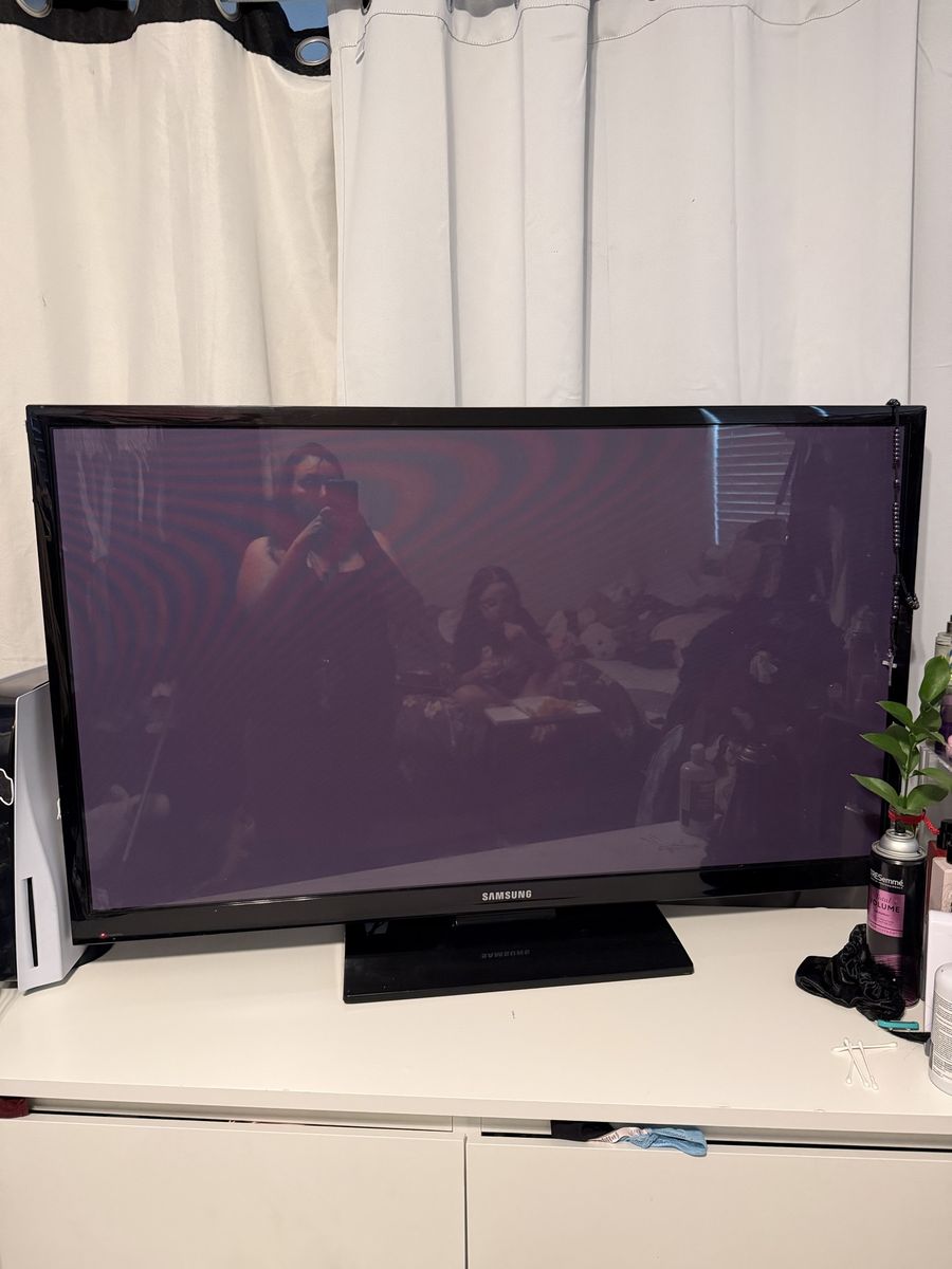 50” Samsung Flat Screen TV with Stand