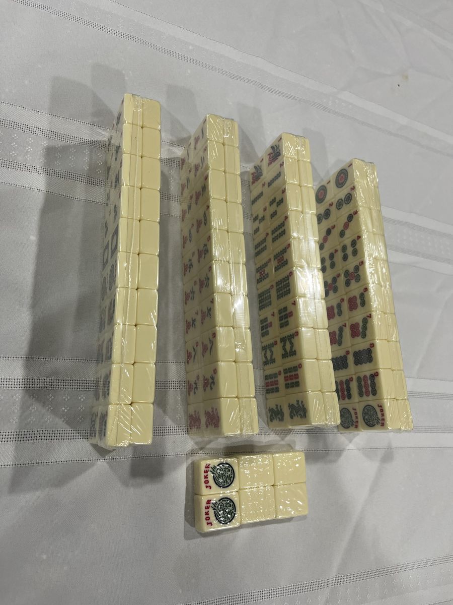 American Mahjong Set - 166 Tiles with Jokers - New in Plastic