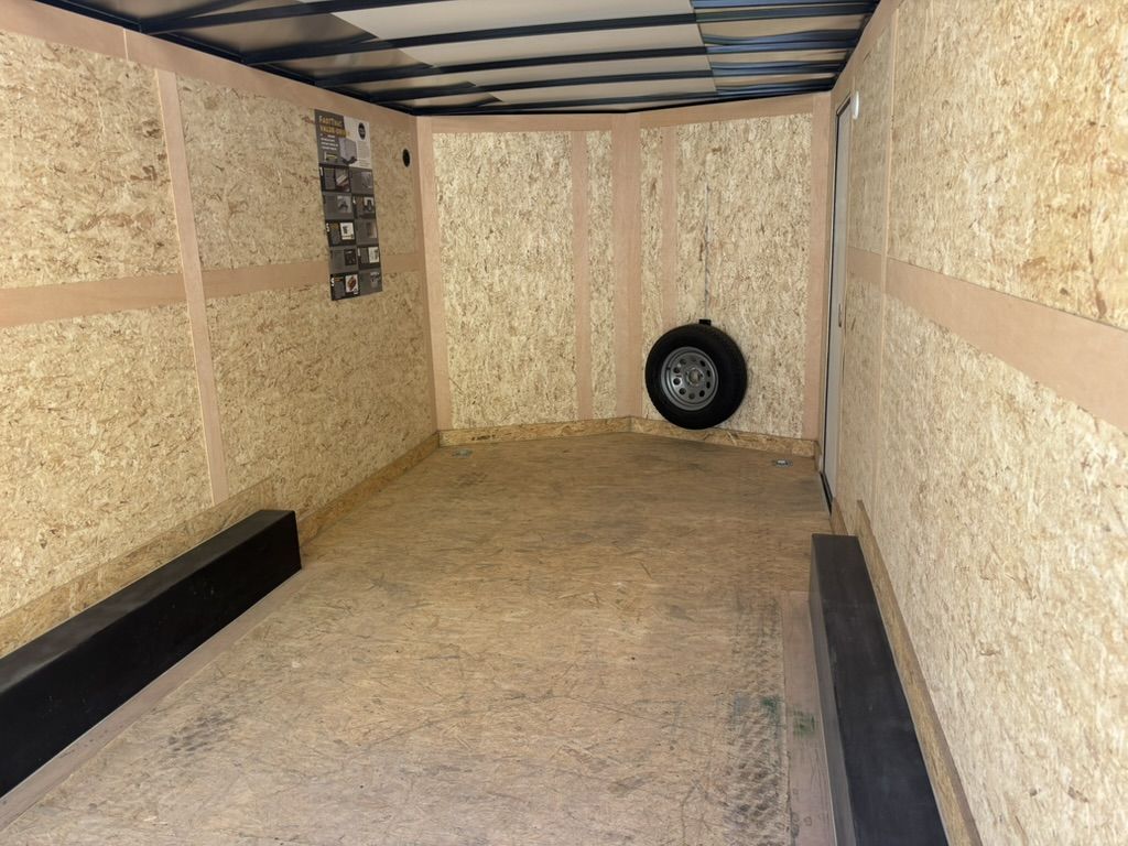 Main image 6