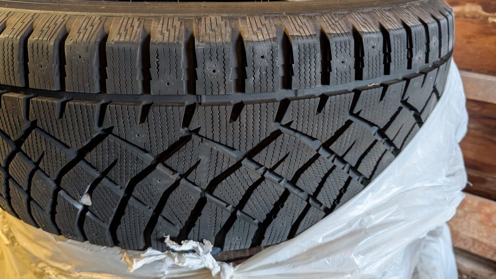 Winter WXI 265 65/R18 LT Tires