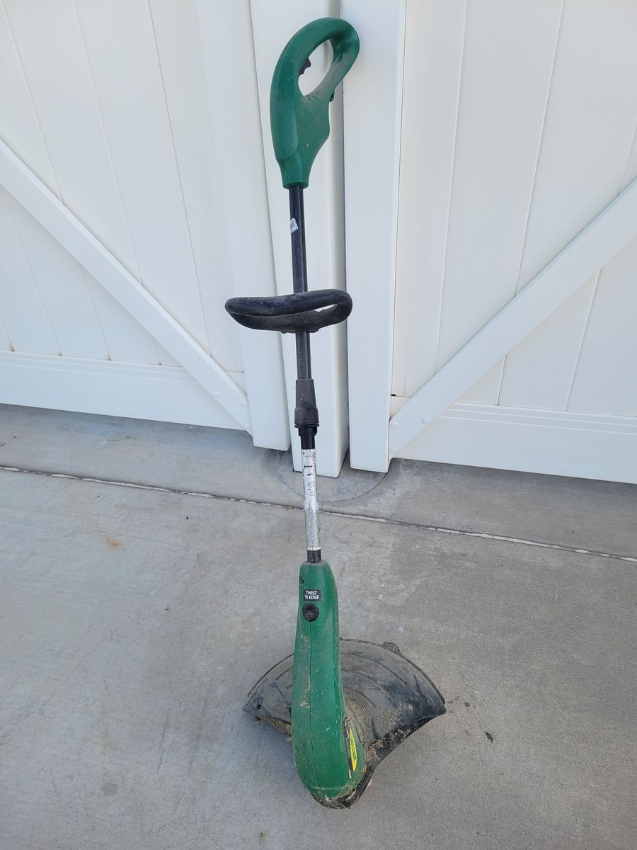 Weed Eater Twist 'N Edge string trimmer, RTE115C