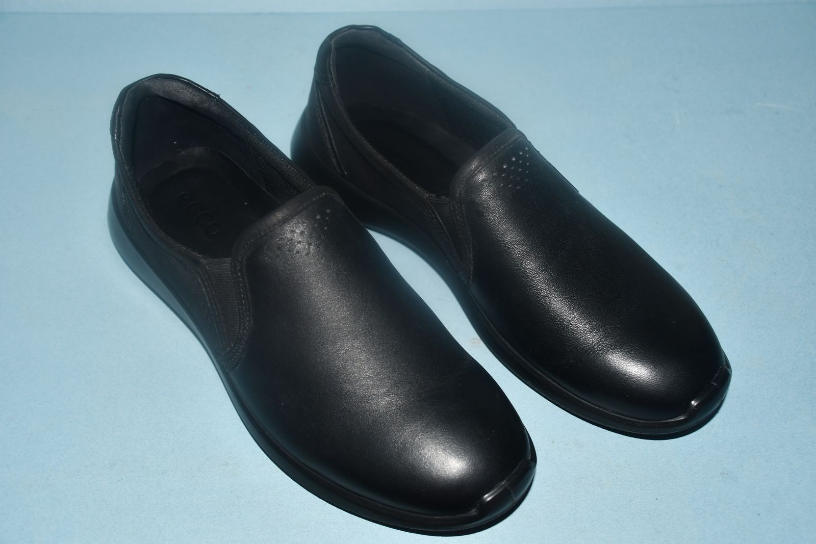 NWOB WOMEN'S ECCO SHOES ~ BLACK LEATHER ~ SIZE 38 (7-7.5) ~ HEEL HEIGHT 1" ~ SLIP ON ~ COMFORTABLE!