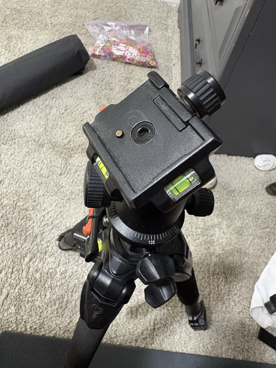 Vanguard Alta Pro 264AT tri pod with case