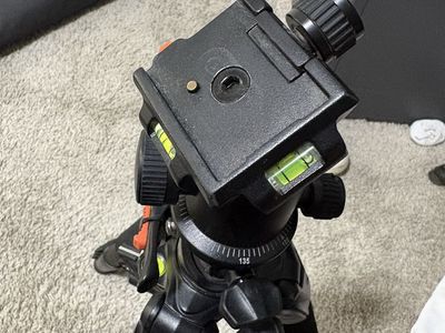 Vanguard Alta Pro 264AT tri pod with case