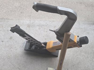 Bostitch BTF83PT Pneumatic Flooring Stapler/Nailer Tool - Good Condition