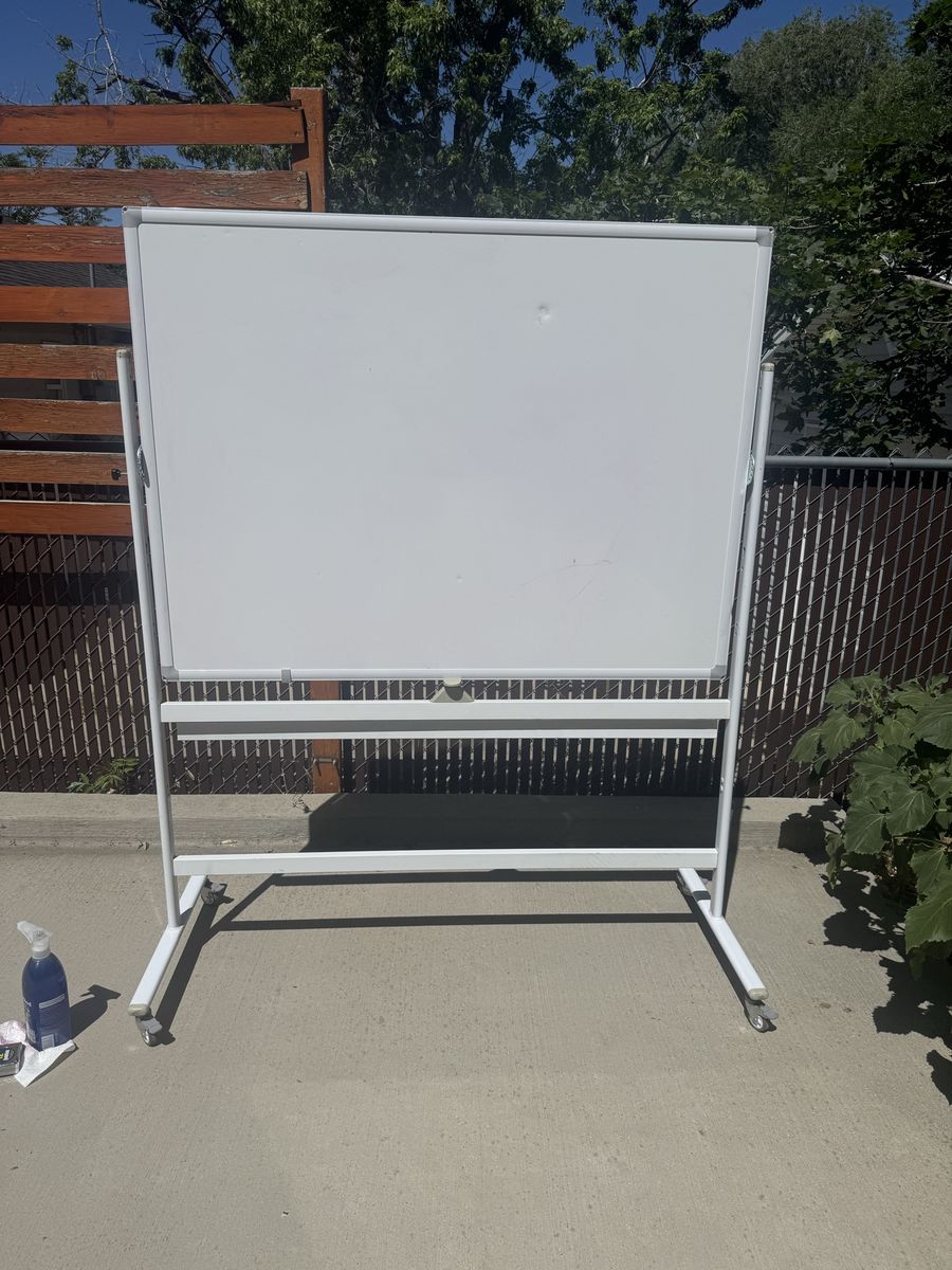 Free Rolling Whiteboard