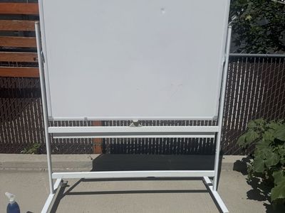 Free Rolling Whiteboard