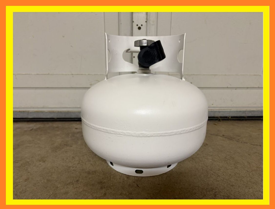 FULL- 2.1 gallon 11lb  SQUATTY Propane LP Gas Cylinder / Tank for BBQ, Grill, Fire Pits, Patio Heaters, Trailers, RVs, Camping