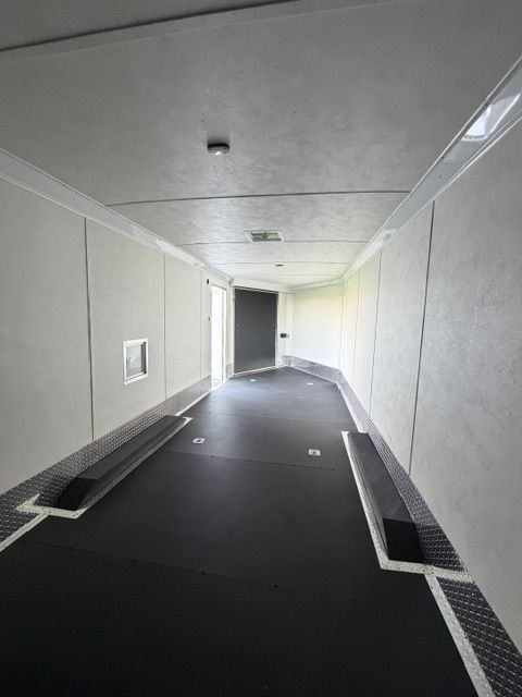 Main image 7
