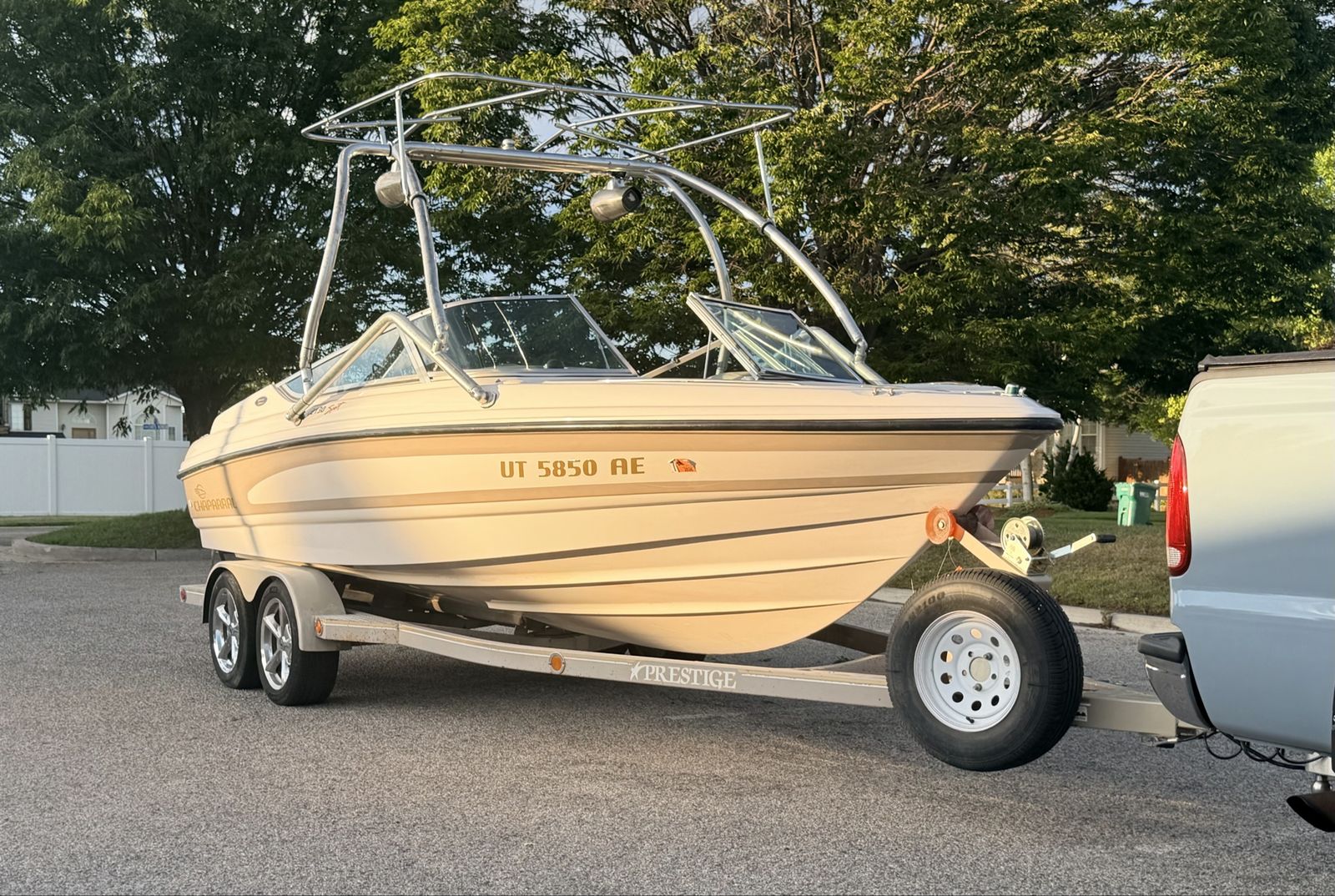 Chaparral 2130 sport Ski Boat with p5.7 L MerCruiser I/O Engine and Wakeboard Tower