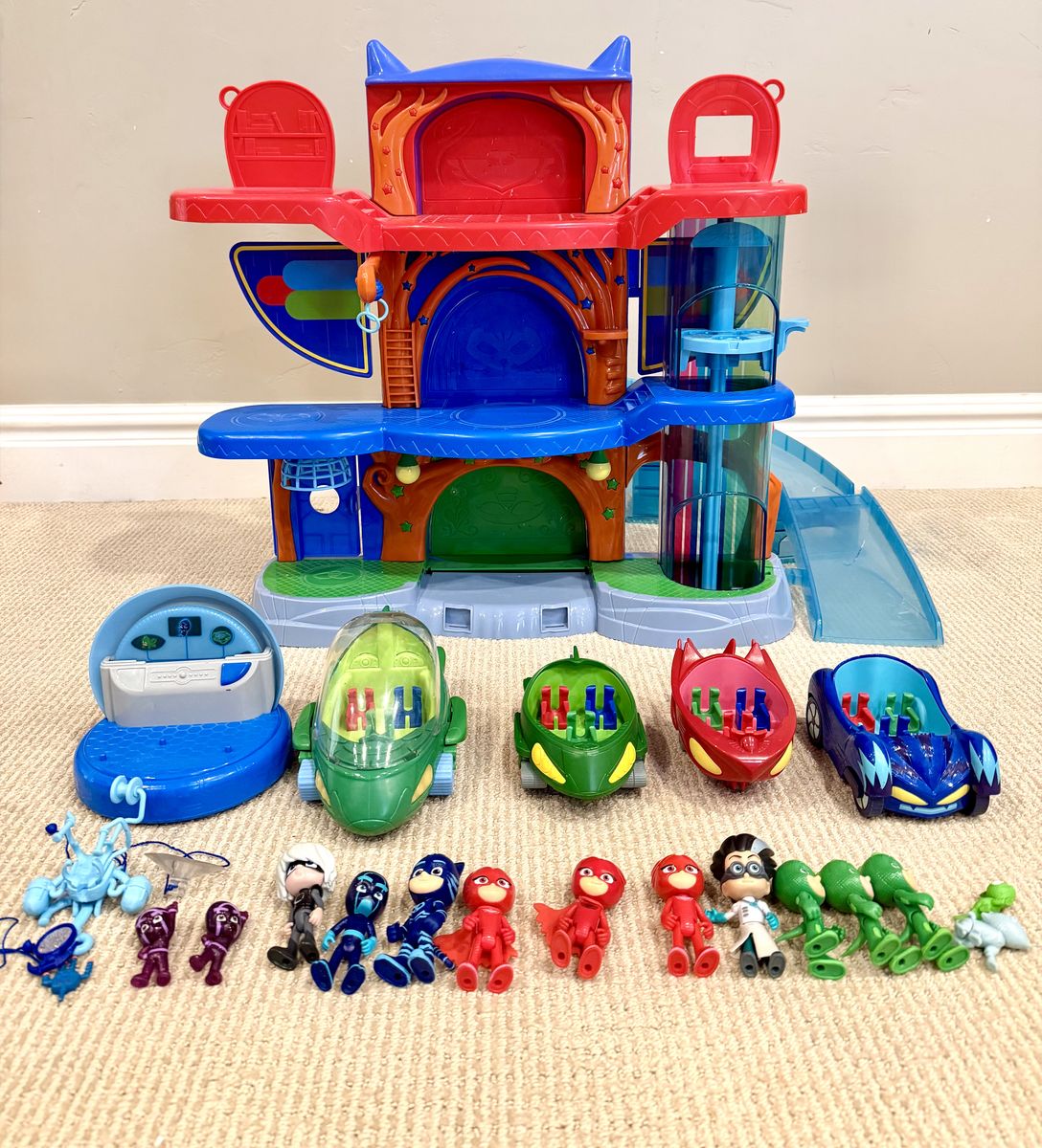 PJ Masks Deluxe Headquarters Playset Lot