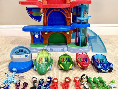 PJ Masks Deluxe Headquarters Playset Lot